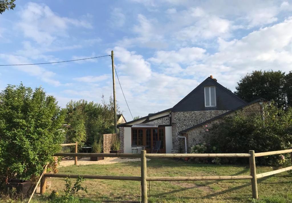 Les 4 Seasons, Agreable Gite Avec Terrasse Et Jardin La Croix Bigot Eksteriør bilde